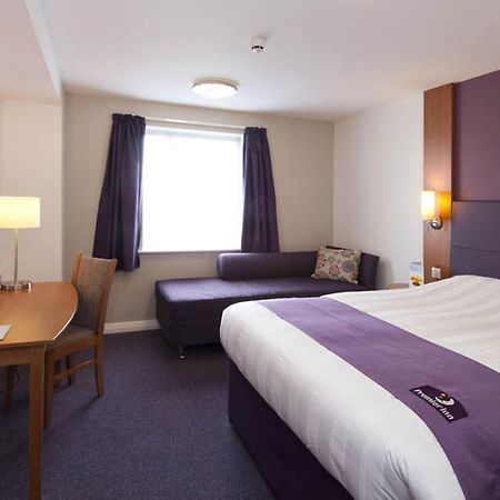 Premier Inn Birmingham City - Aston Exterior foto