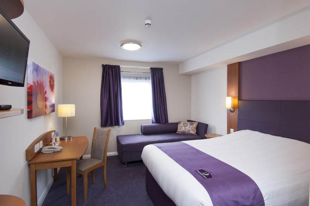 Premier Inn Birmingham City - Aston Exterior foto