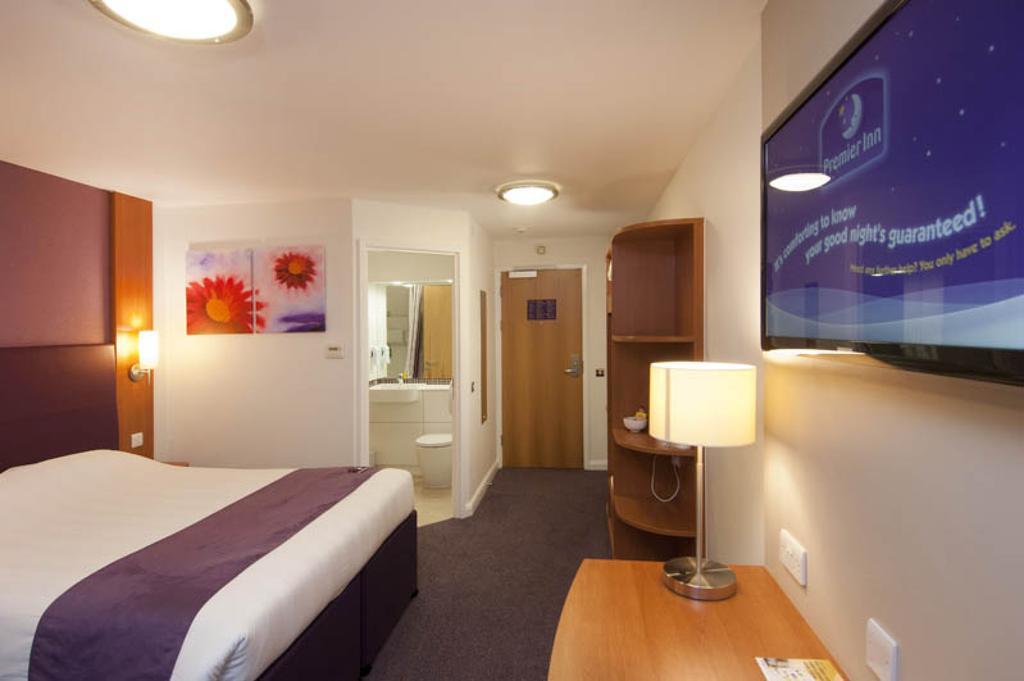 Premier Inn Birmingham City - Aston Exterior foto